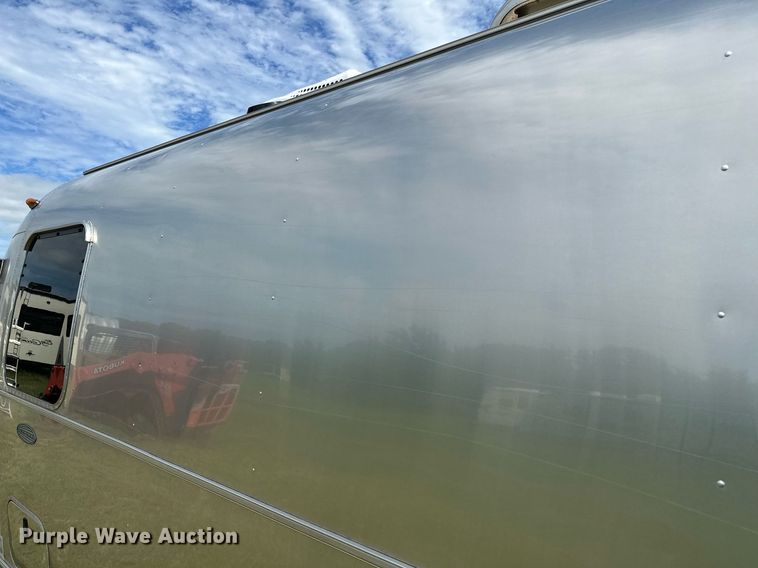 image for item OC9100 2019 Airstream Flying Cloud  camper