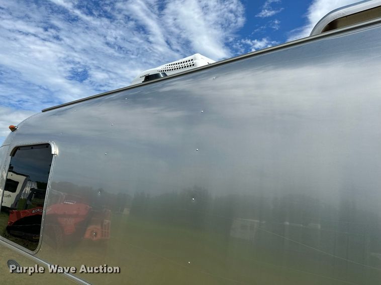 image for item OC9100 2019 Airstream Flying Cloud  camper