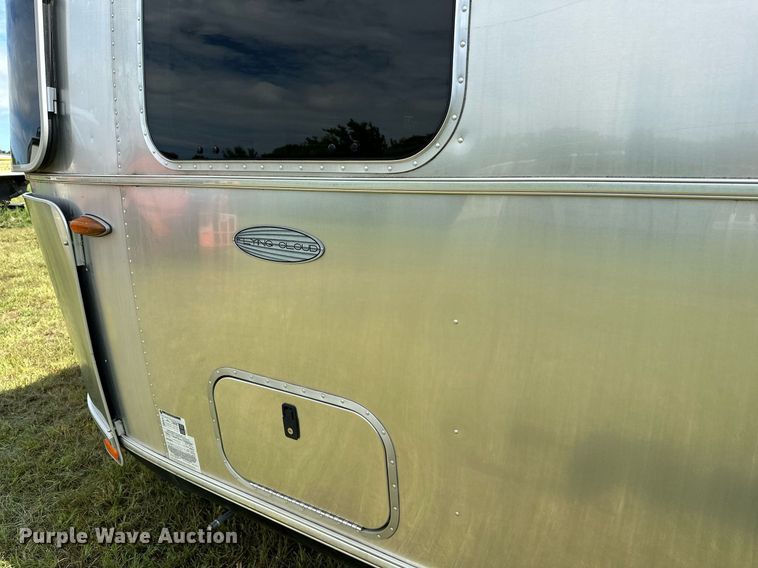 image for item OC9100 2019 Airstream Flying Cloud  camper