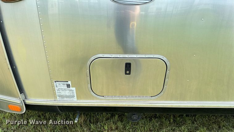 image for item OC9100 2019 Airstream Flying Cloud  camper