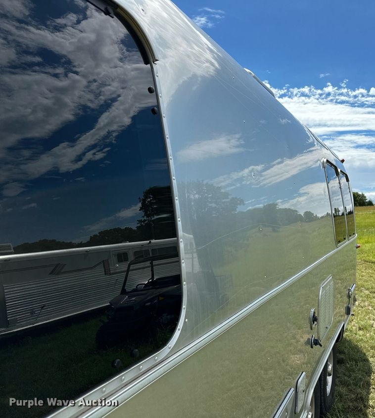 image for item OC9100 2019 Airstream Flying Cloud  camper