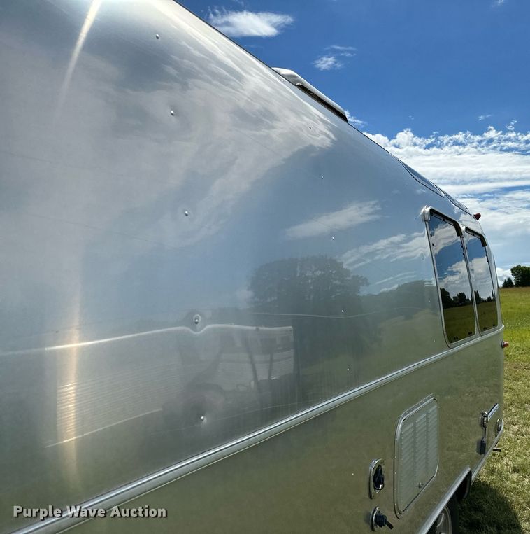 image for item OC9100 2019 Airstream Flying Cloud  camper