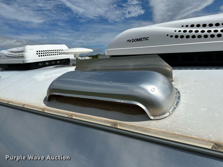 image for item OC9100 2019 Airstream Flying Cloud  camper