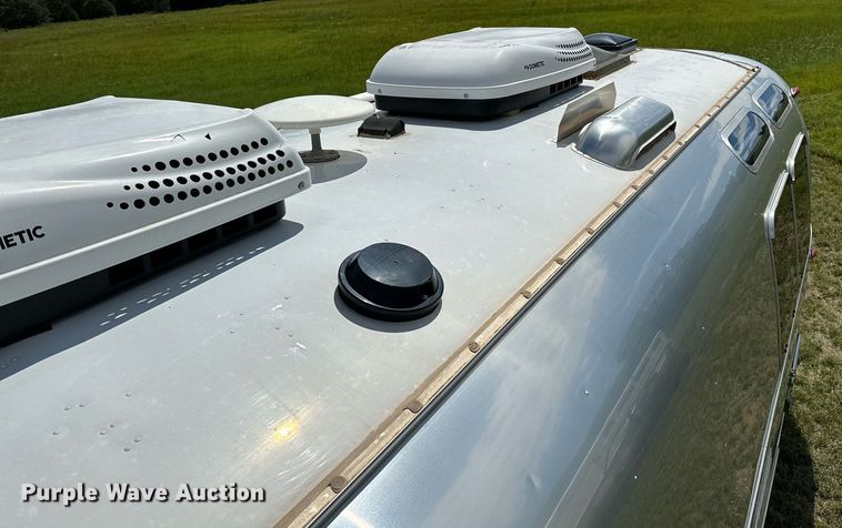 image for item OC9100 2019 Airstream Flying Cloud  camper