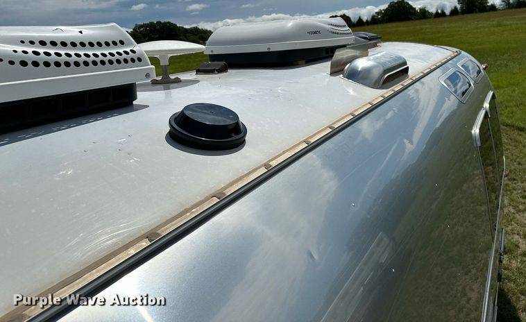 image for item OC9100 2019 Airstream Flying Cloud  camper