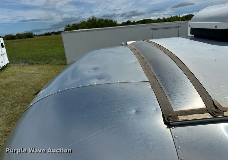 image for item OC9100 2019 Airstream Flying Cloud  camper