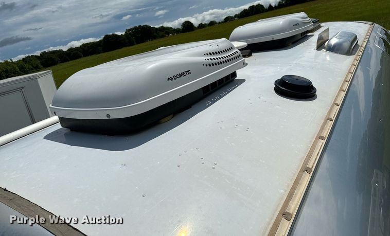 image for item OC9100 2019 Airstream Flying Cloud  camper