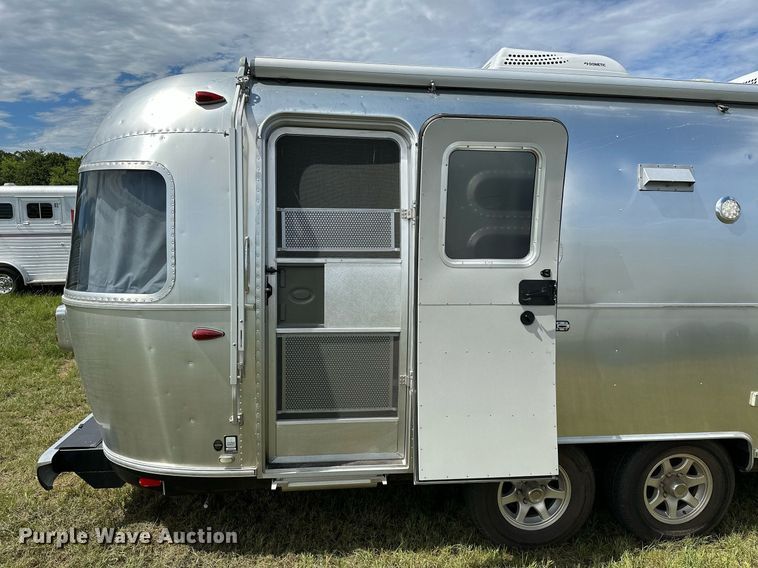 image for item OC9100 2019 Airstream Flying Cloud  camper