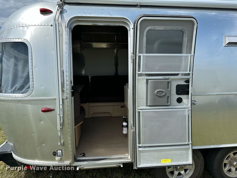 image for item OC9100 2019 Airstream Flying Cloud  camper