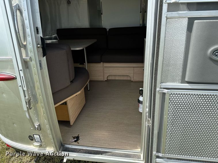 image for item OC9100 2019 Airstream Flying Cloud  camper