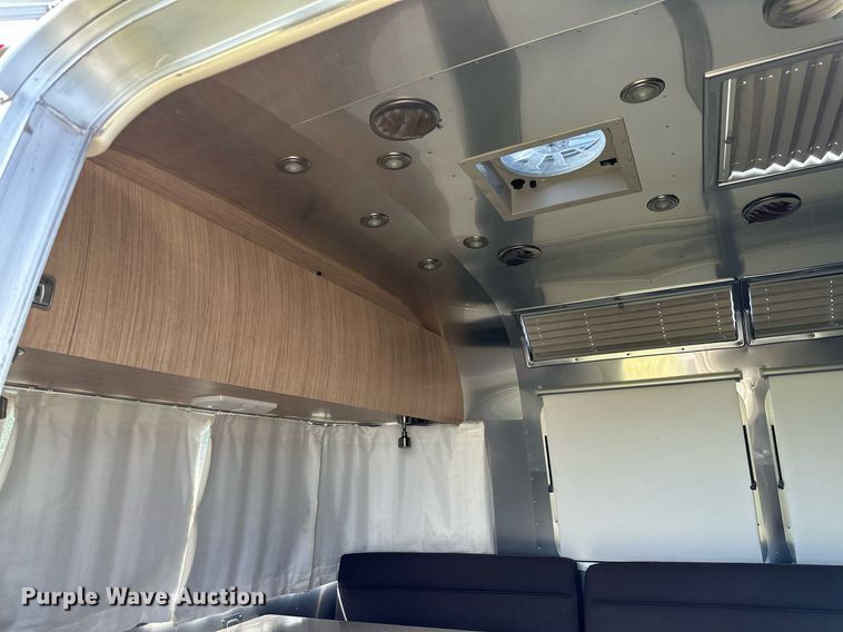 image for item OC9100 2019 Airstream Flying Cloud  camper