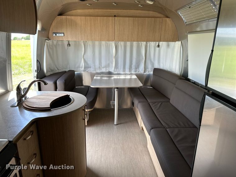 image for item OC9100 2019 Airstream Flying Cloud  camper