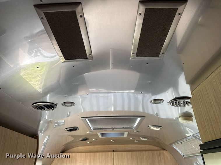 image for item OC9100 2019 Airstream Flying Cloud  camper