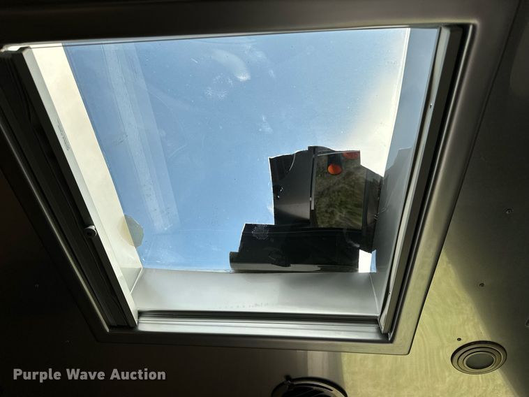 image for item OC9100 2019 Airstream Flying Cloud  camper