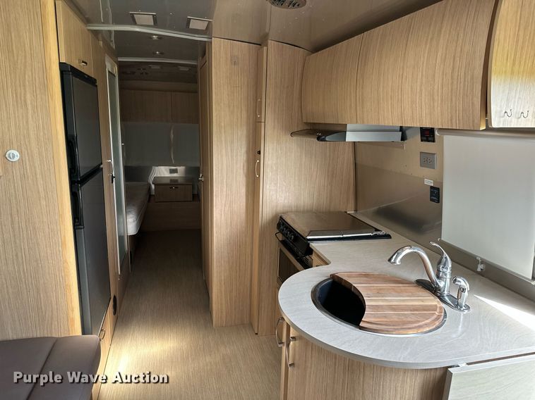 image for item OC9100 2019 Airstream Flying Cloud  camper