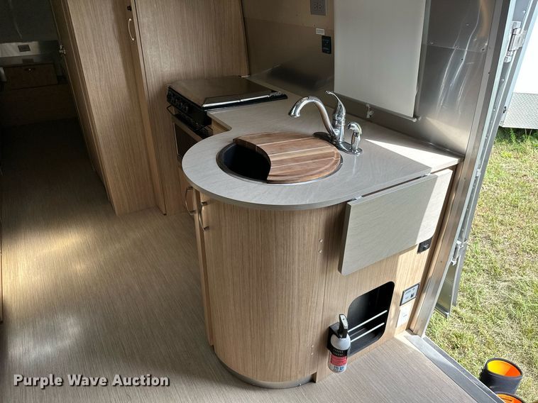 image for item OC9100 2019 Airstream Flying Cloud  camper