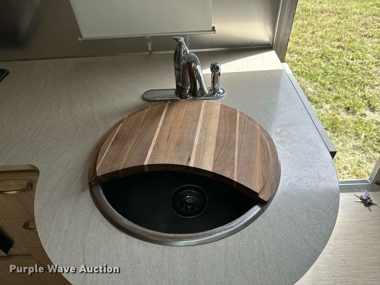 image for item OC9100 2019 Airstream Flying Cloud  camper