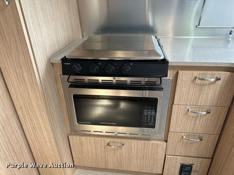 image for item OC9100 2019 Airstream Flying Cloud  camper