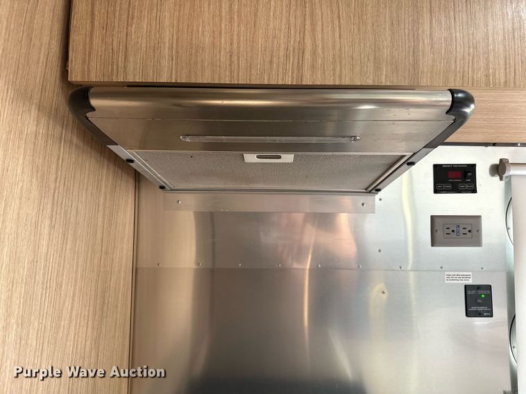 image for item OC9100 2019 Airstream Flying Cloud  camper