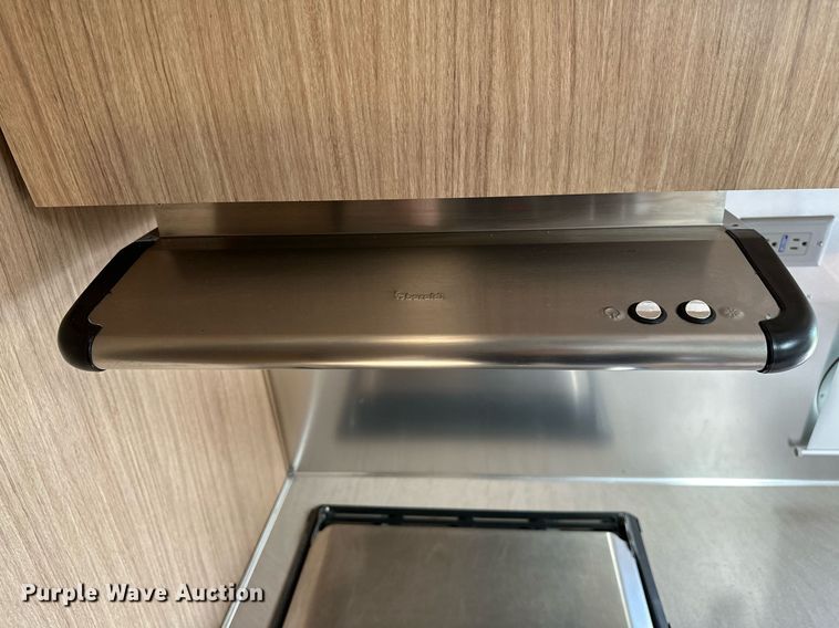 image for item OC9100 2019 Airstream Flying Cloud  camper