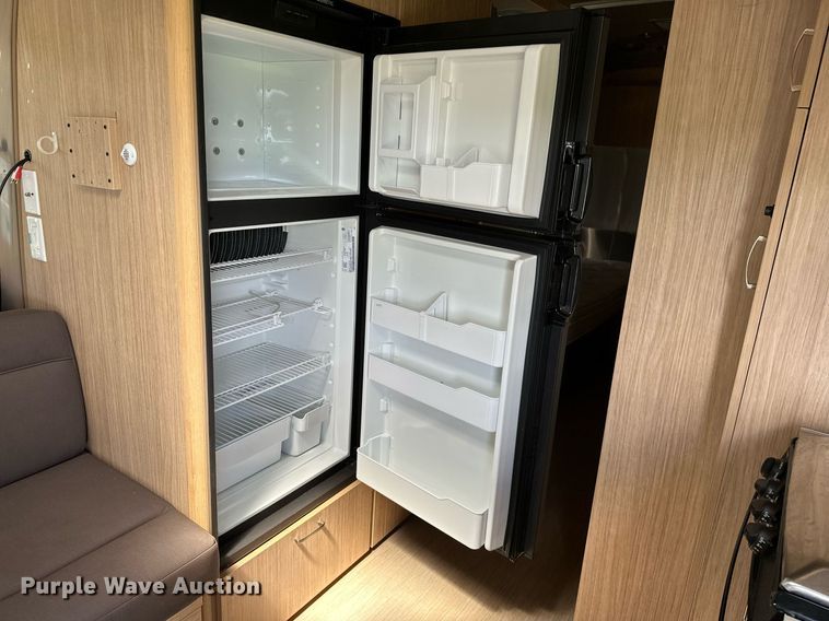 image for item OC9100 2019 Airstream Flying Cloud  camper