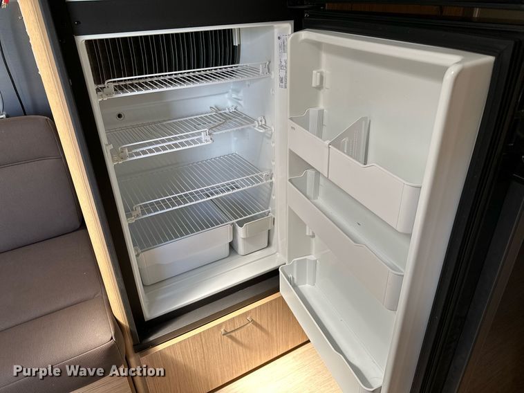 image for item OC9100 2019 Airstream Flying Cloud  camper