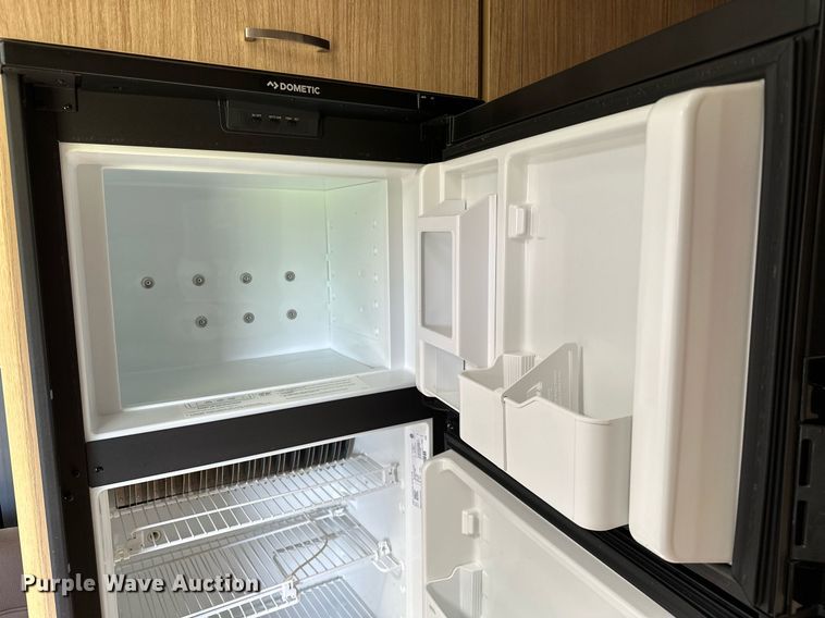 image for item OC9100 2019 Airstream Flying Cloud  camper