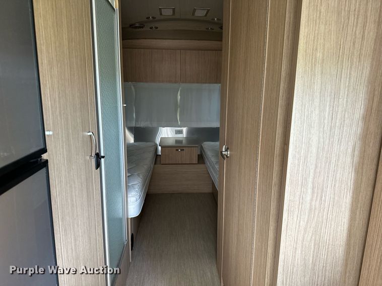 image for item OC9100 2019 Airstream Flying Cloud  camper