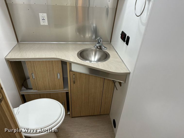 image for item OC9100 2019 Airstream Flying Cloud  camper