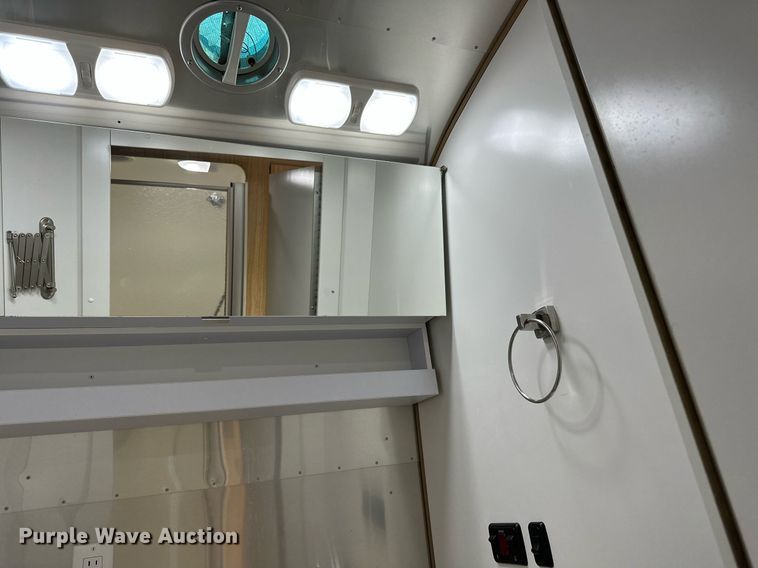 image for item OC9100 2019 Airstream Flying Cloud  camper