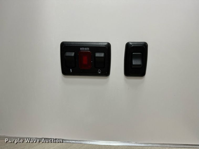 image for item OC9100 2019 Airstream Flying Cloud  camper