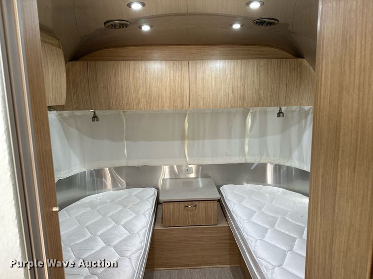 image for item OC9100 2019 Airstream Flying Cloud  camper