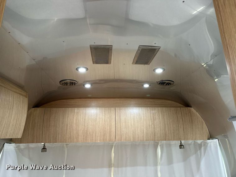 image for item OC9100 2019 Airstream Flying Cloud  camper