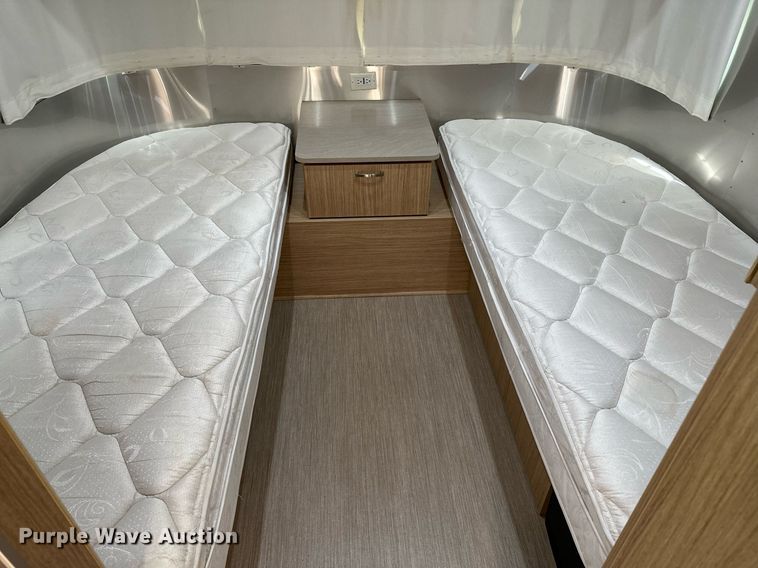 image for item OC9100 2019 Airstream Flying Cloud  camper
