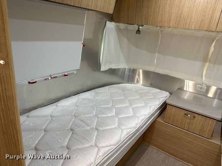 image for item OC9100 2019 Airstream Flying Cloud  camper