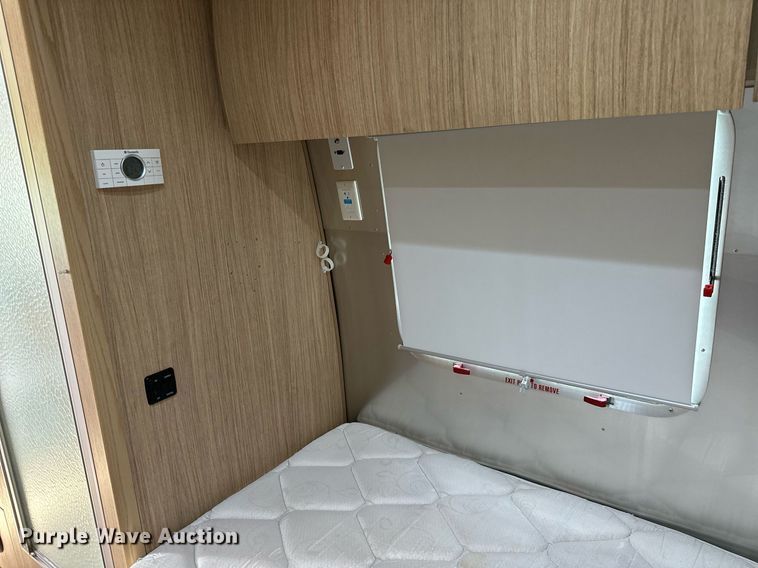 image for item OC9100 2019 Airstream Flying Cloud  camper