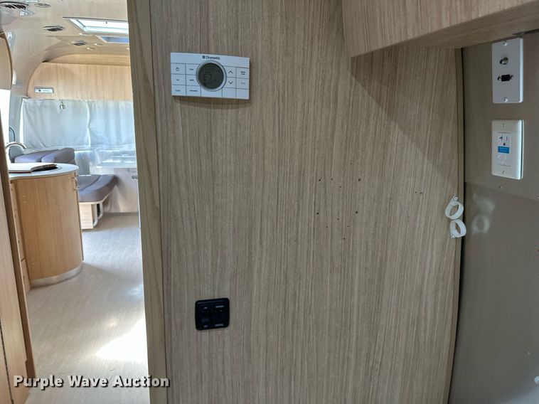 image for item OC9100 2019 Airstream Flying Cloud  camper