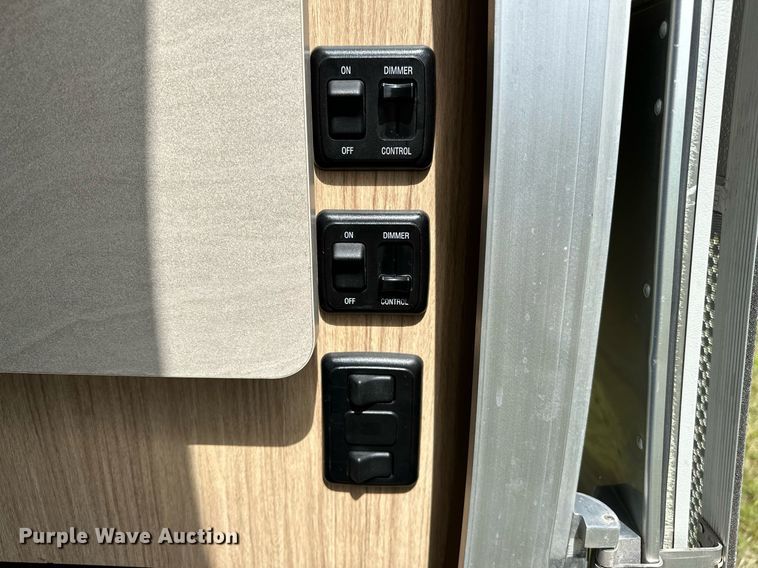 image for item OC9100 2019 Airstream Flying Cloud  camper