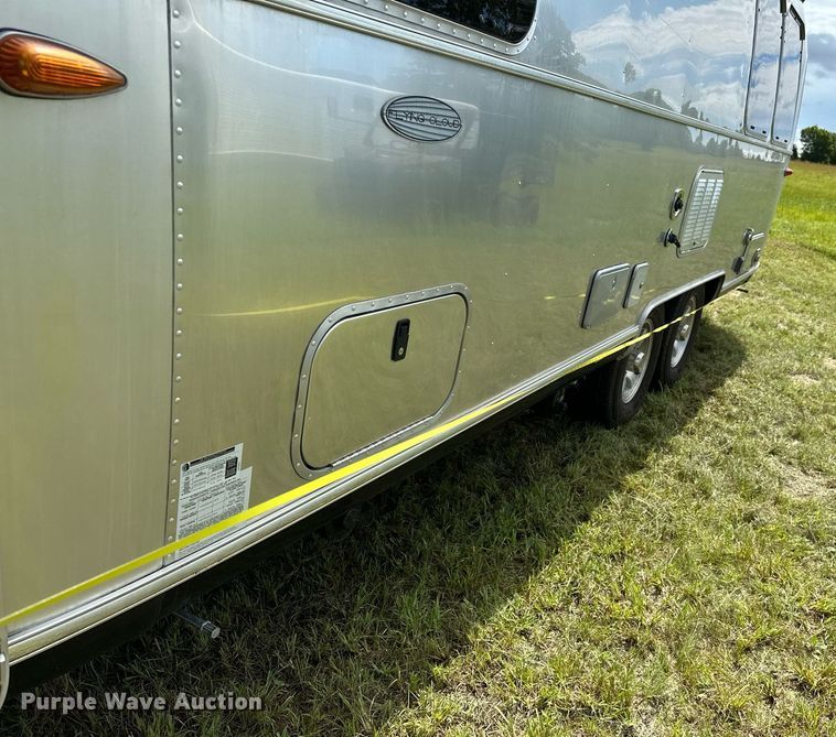 image for item OC9100 2019 Airstream Flying Cloud  camper