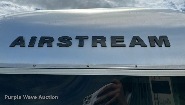 image for item OC9100 2019 Airstream Flying Cloud  camper
