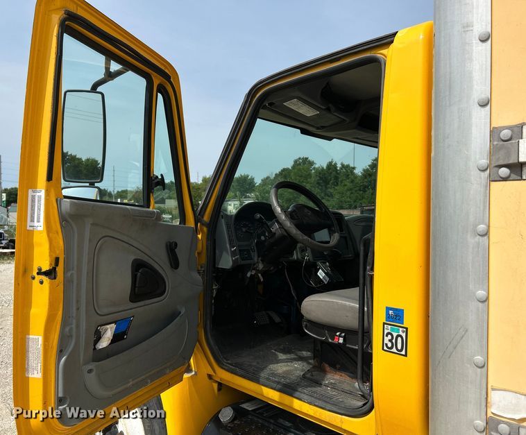 image for item OK9654 2006 International 4300  box truck