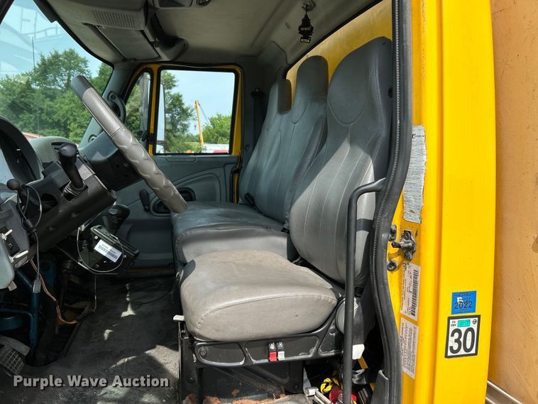 image for item OK9654 2006 International 4300  box truck