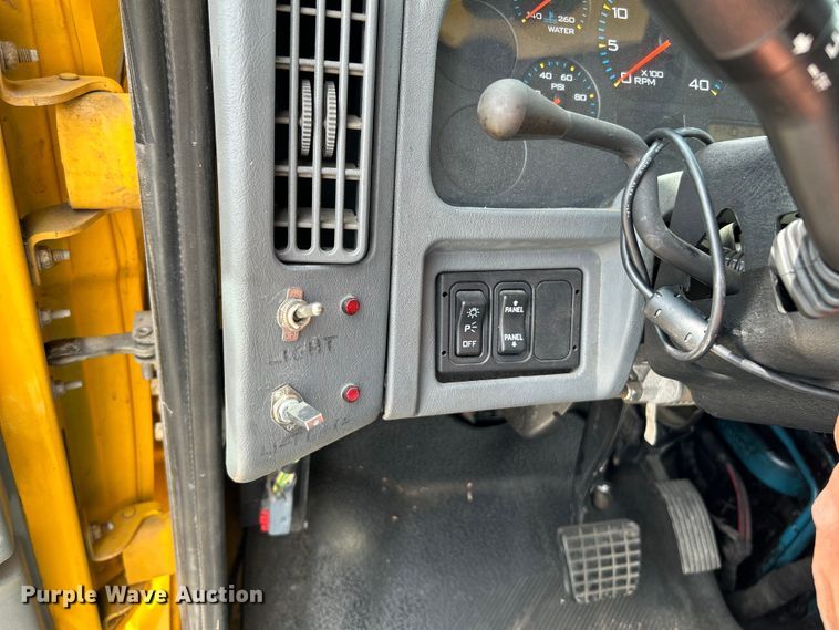 image for item OK9654 2006 International 4300  box truck