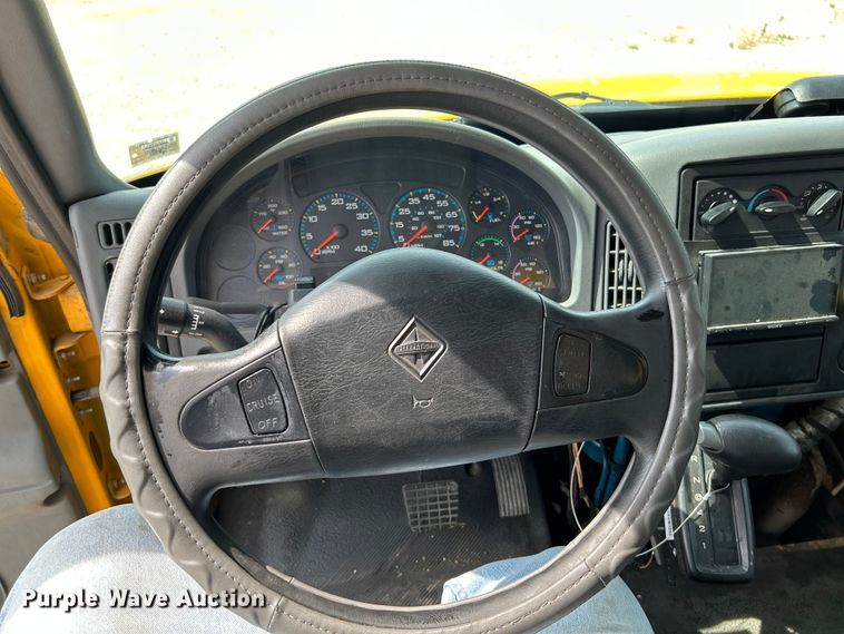 image for item OK9654 2006 International 4300  box truck