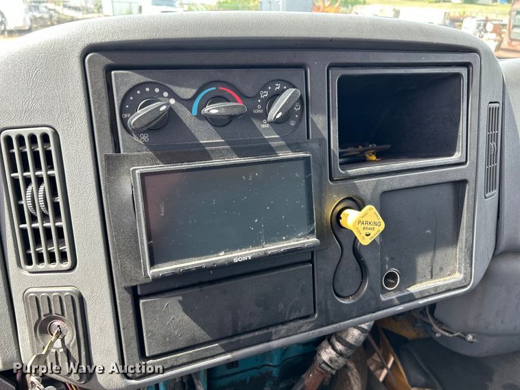 image for item OK9654 2006 International 4300  box truck