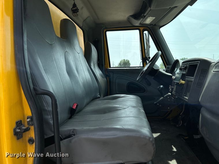 image for item OK9654 2006 International 4300  box truck