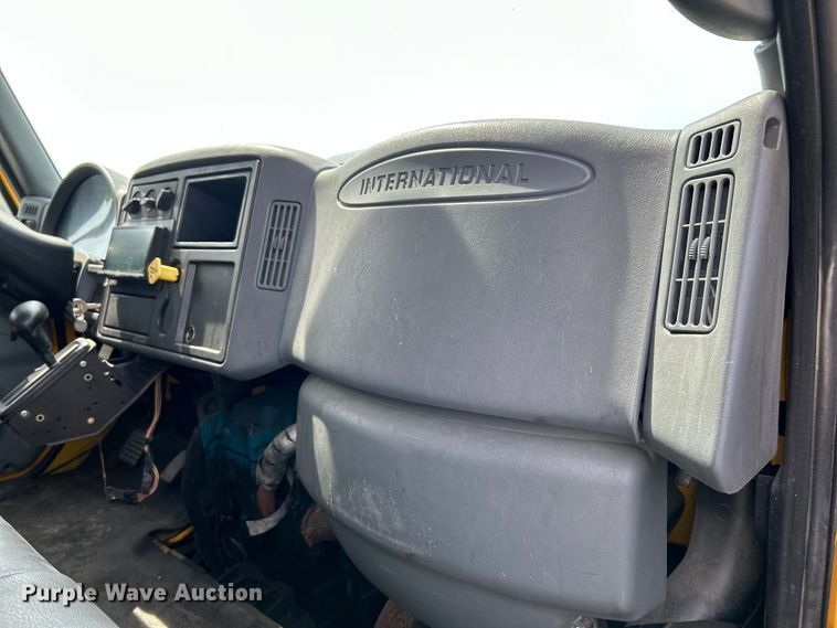 image for item OK9654 2006 International 4300  box truck