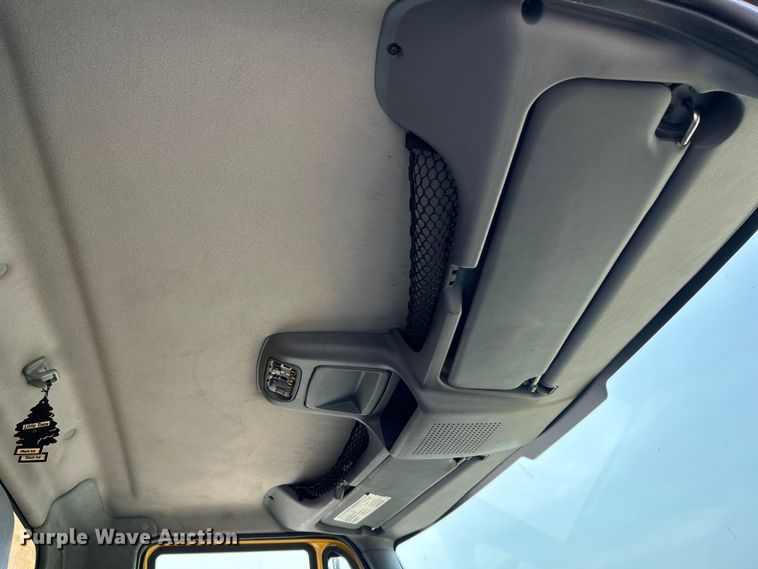 image for item OK9654 2006 International 4300  box truck