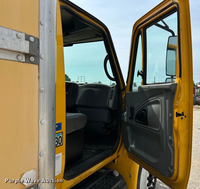 image for item OK9654 2006 International 4300  box truck