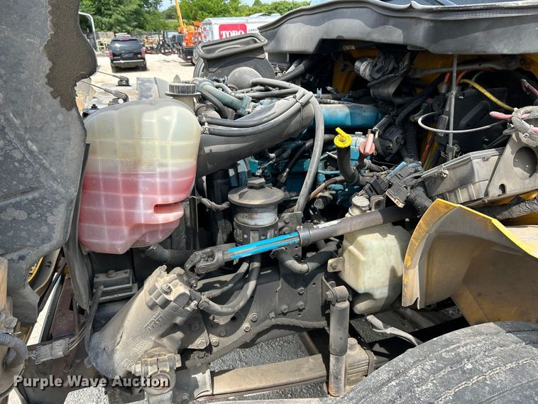 image for item OK9654 2006 International 4300  box truck